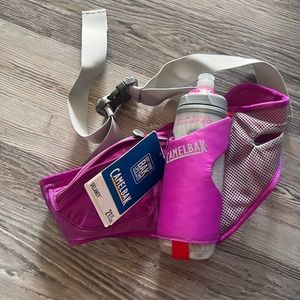 NWT camelbak Delaney water bottle carrier